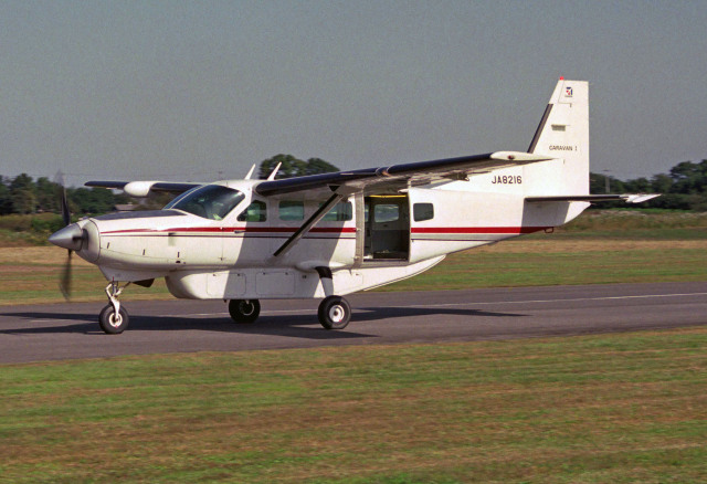 航空機・ヘリコプター Castolada Serena-L serenaarf(5).JPG