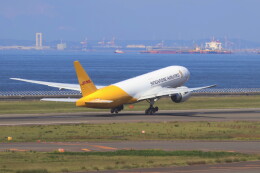 航空フォト：9V-DHD DHL 777-200