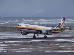 フリーの技術屋さんが、新潟空港で撮影した日本航空 A300B4-203の航空フォト（飛行機 写真・画像）