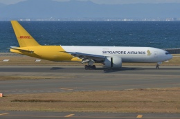 航空フォト：9V-DHE DHL 777-200