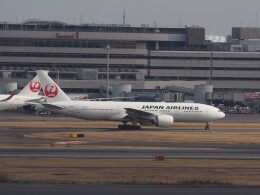 秋刀魚ちゃんさんが、羽田空港で撮影した日本航空 777-246/ERの航空フォト（飛行機 写真・画像）