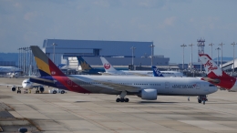 zero1さんが、関西国際空港で撮影したアシアナ航空 777-28E/ERの航空フォト（飛行機 写真・画像）