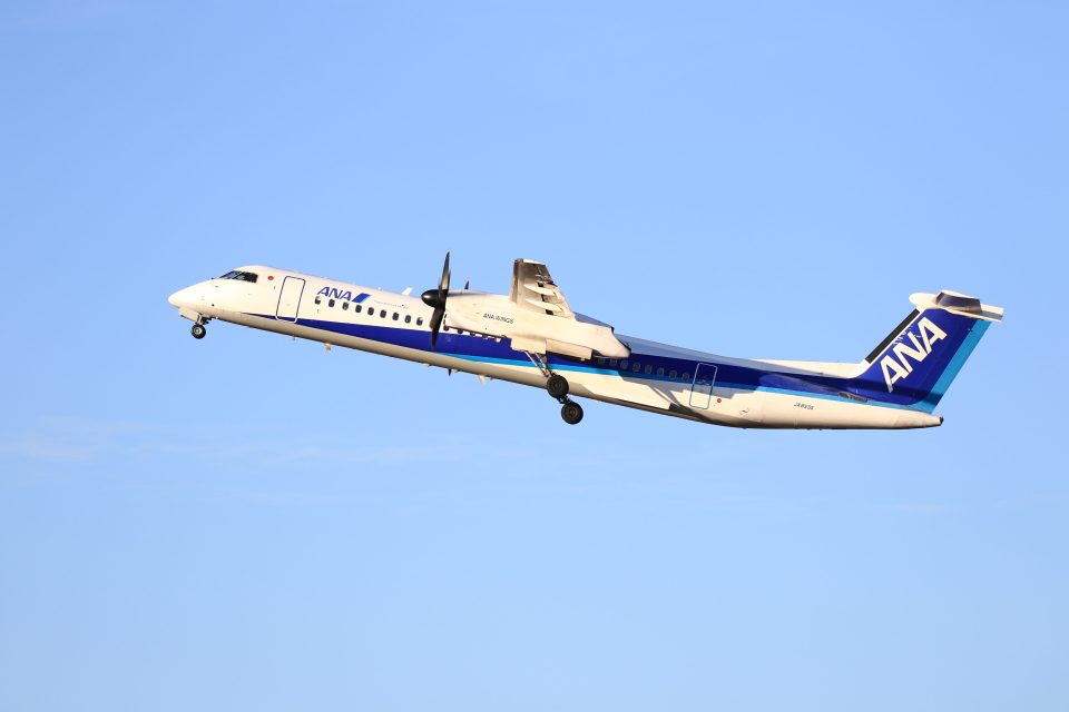 ANAウイングス Bombardier DHC-8-400 JA854A 宮崎空港 航空