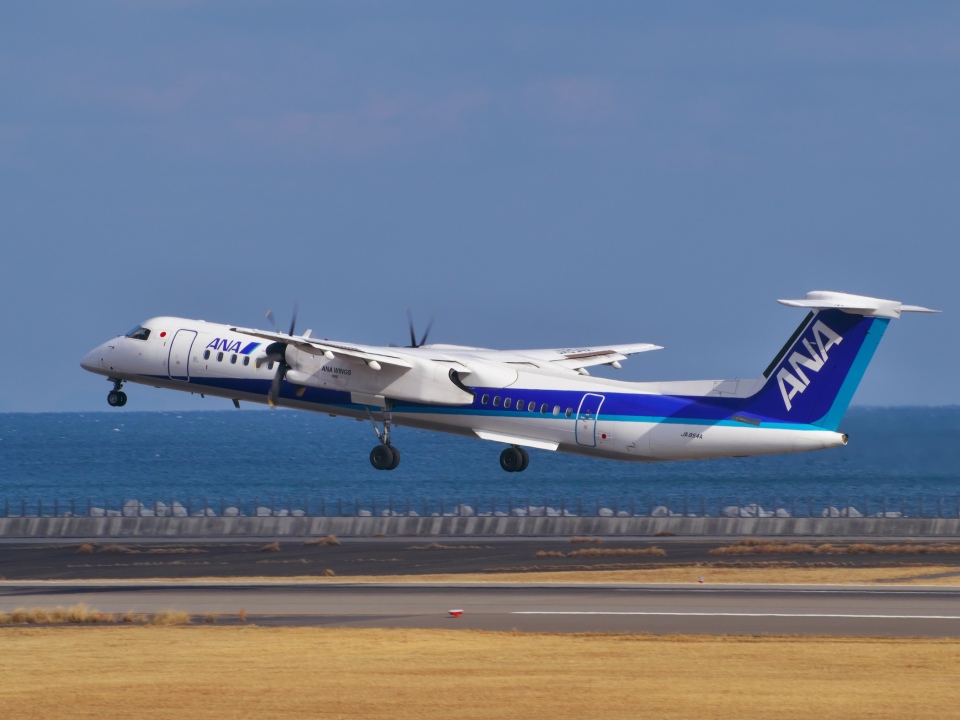ANAウイングス Bombardier DHC-8-400 JA854A 大分空港 航空