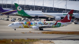 zero1さんが、関西国際空港で撮影したティーウェイ航空 737-8ASの航空フォト（飛行機 写真・画像）