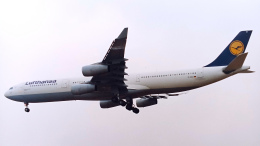 航空奉行所さんが、名古屋飛行場で撮影したルフトハンザドイツ航空 A340-311の航空フォト（飛行機 写真・画像）