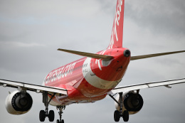 brasovさんが、クアラルンプール国際空港で撮影したエアアジア A320-251Nの航空フォト（飛行機 写真・画像）