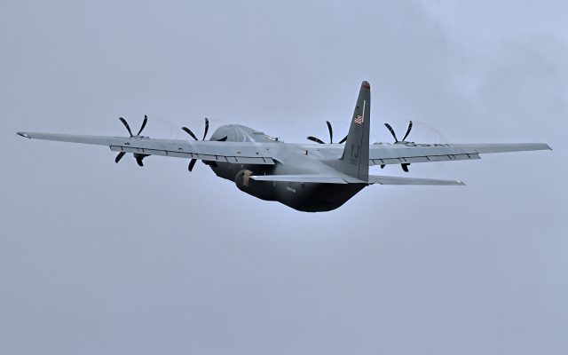 CL&CLさんが、奄美空港で撮影したアメリカ空軍 C-130J-30 Herculesの航空フォト（飛行機 写真・画像）