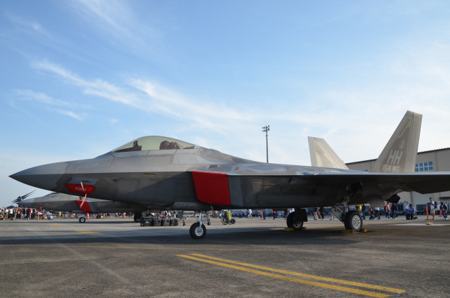 たそぐんさんが、横田基地で撮影したアメリカ空軍 F-22A-20-LM Raptorの航空フォト（飛行機 写真・画像）