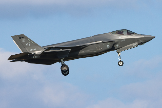 A.Tさんが、嘉手納飛行場で撮影したアメリカ空軍 F-35A Lightning IIの航空フォト（飛行機 写真・画像）