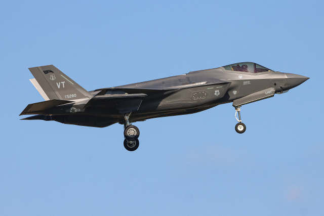 A.Tさんが、嘉手納飛行場で撮影したアメリカ空軍 F-35A Lightning IIの航空フォト（飛行機 写真・画像）