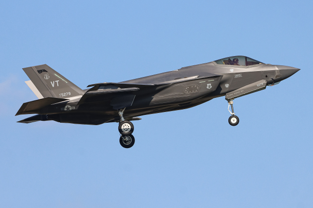 A.Tさんが、嘉手納飛行場で撮影したアメリカ空軍 F-35A Lightning IIの航空フォト（飛行機 写真・画像）