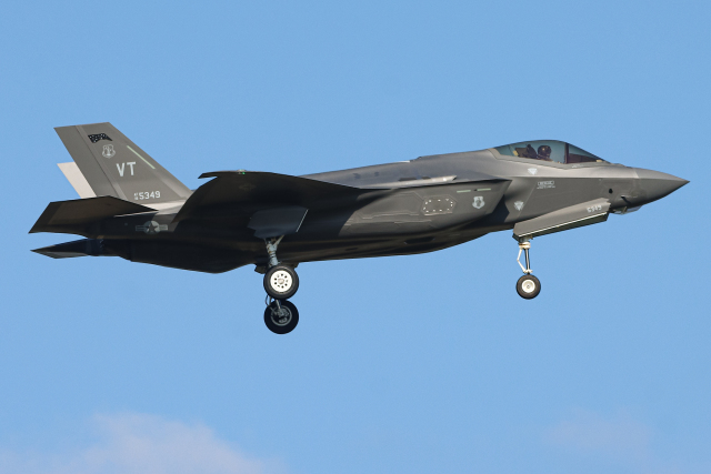 A.Tさんが、嘉手納飛行場で撮影したアメリカ空軍 F-35A Lightning IIの航空フォト（飛行機 写真・画像）