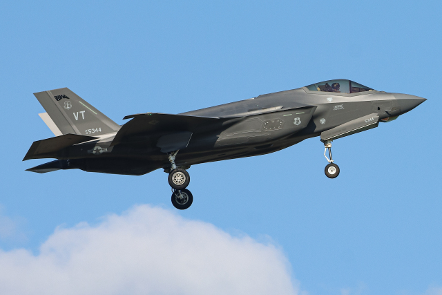 A.Tさんが、嘉手納飛行場で撮影したアメリカ空軍 F-35A Lightning IIの航空フォト（飛行機 写真・画像）