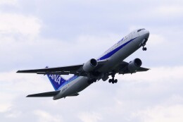 Takehiro-2018さんが、仙台空港で撮影した全日空 767-381/ERの航空フォト（飛行機 写真・画像）