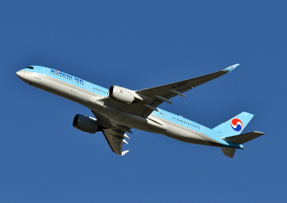 大韓航空 Airbus A350-900 HL8597 福岡空港 航空フォト | by た