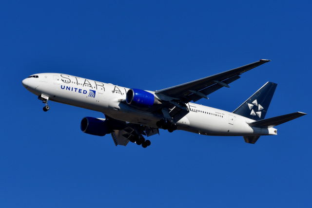 全日空商事1/200  B777-200 スタアラ塗装機 1/200 B787-8 ANA 主翼飛行姿勢 JA801A [NH20053] 全日空商事