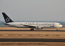 IL-18さんが、山口宇部空港で撮影した全日空 767-381/ERの航空フォト（飛行機 写真・画像）