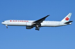 航空フォト：C-FIVR エア・カナダ 777-300
