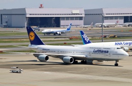 航空フォト：D-ABYD ルフトハンザドイツ航空 747-8