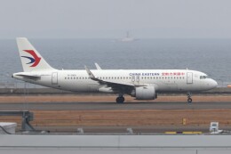 一月万撮さんが、中部国際空港で撮影した中国東方航空 A320-251Nの航空フォト（飛行機 写真・画像）