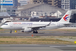 SFJ_capさんが、福岡空港で撮影した中国東方航空 A320-251Nの航空フォト（飛行機 写真・画像）