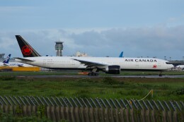 不揃いさんが、成田国際空港で撮影したエア・カナダ 777-333/ERの航空フォト（飛行機 写真・画像）