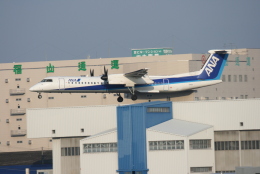kahluamilkさんが、伊丹空港で撮影したANAウイングス DHC-8-402Q Dash 8の航空フォト（飛行機 写真・画像）