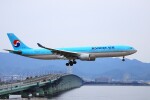 関西国際空港の撮影スポット「スカイビュー」で撮影された飛行機の写真です。