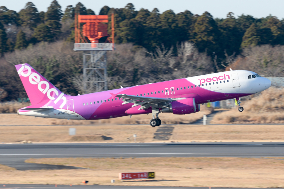 ピーチ　　A320 ピーチ Airbus A320 JA826P 成田国際空港 航空フォト | by