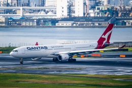 矢塚秀さんが、羽田空港で撮影したカンタス航空 A330-303の航空フォト（飛行機 写真・画像）