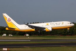たみぃさんが、成田国際空港で撮影したブルネイ政府 767-27G/ERの航空フォト（飛行機 写真・画像）