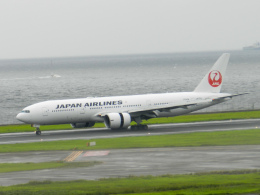 Blue.Sさんが、羽田空港で撮影した日本航空 777-246/ERの航空フォト（飛行機 写真・画像）