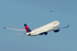 tkosadaさんが、羽田空港で撮影したデルタ航空 A330-941の航空フォト（飛行機 写真・画像）