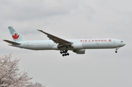 ニコニコニコンさんが、成田国際空港で撮影したエア・カナダ 777-333/ERの航空フォト（飛行機 写真・画像）