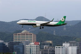 ★azusa★さんが、台北松山空港で撮影したエバー航空 A321-211の航空フォト（飛行機 写真・画像）