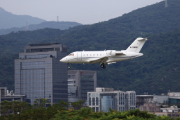★azusa★さんが、台北松山空港で撮影した台湾個人所有 CL-600-2B16 Challenger 605の航空フォト（飛行機 写真・画像）