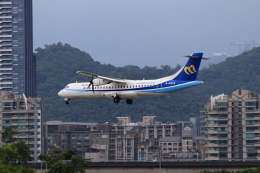 ★azusa★さんが、台北松山空港で撮影したマンダリン航空 ATR 72-600の航空フォト（飛行機 写真・画像）