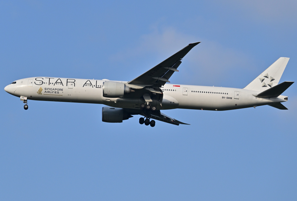 シンガポール航空 Boeing 777-300 9V-SWM 成田国際空港 航空