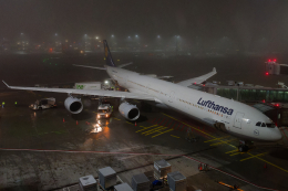 航空フォト：D-AIHU ルフトハンザドイツ航空 A340-600