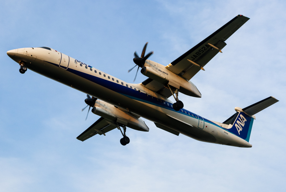 ANAウイングス Bombardier DHC-8-400 JA852A 伊丹空港 航空