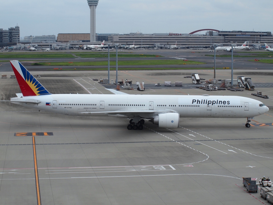 フィリピン航空Boeing777-300ER Aviation 400 777-300ER 中国国際航空 特別塗装「スター