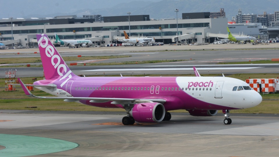ピーチ Airbus A320neo JA206P 福岡空港 航空フォト | by SOUYA