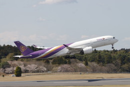 THAI タイ国際航空 A350-900 HS-THB 1/150 新品 タイ国際航空が追加導入するA350型機の1号機がバンコクに到着