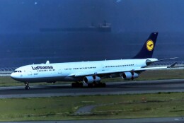 メルシーボクーさんが、中部国際空港で撮影したルフトハンザドイツ航空 A340-313Xの航空フォト（飛行機 写真・画像）