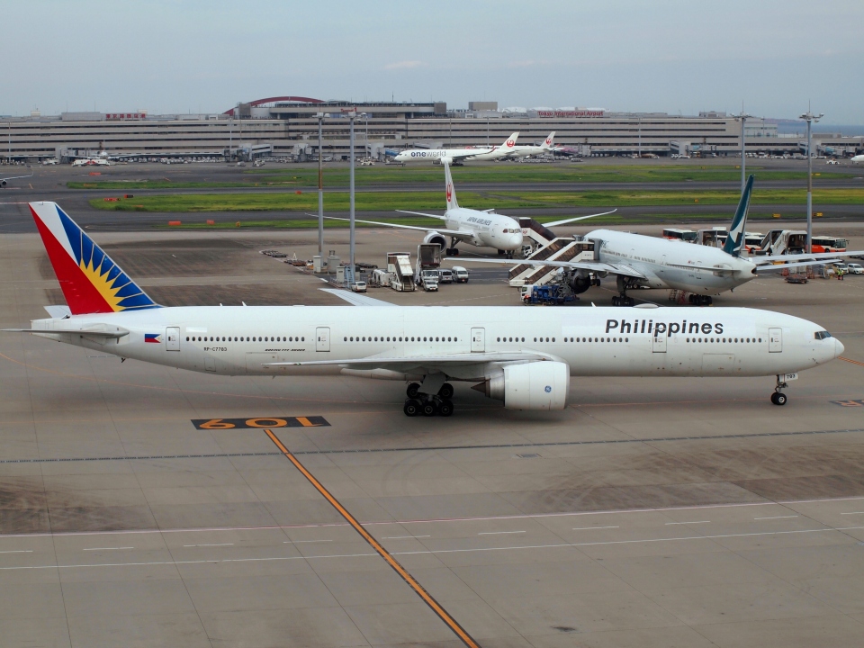 フィリピン航空 Boeing 777-300 RP-C7783 羽田空港 航空フォト