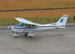 PGM200さんが、神戸空港で撮影した日本個人所有 172P Skyhawkの航空フォト（飛行機 写真・画像）
