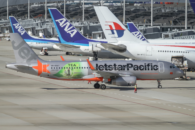 ジェットスター　Jetstar B737　1/200　航空機 51EdWycXOGL._AC_SY200_QL15_.jpg