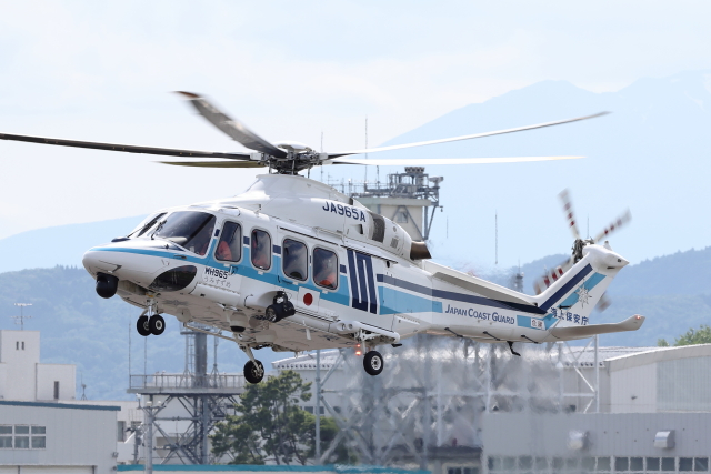 航空機・ヘリコプター YS-11A YS-11 - Wikipedia