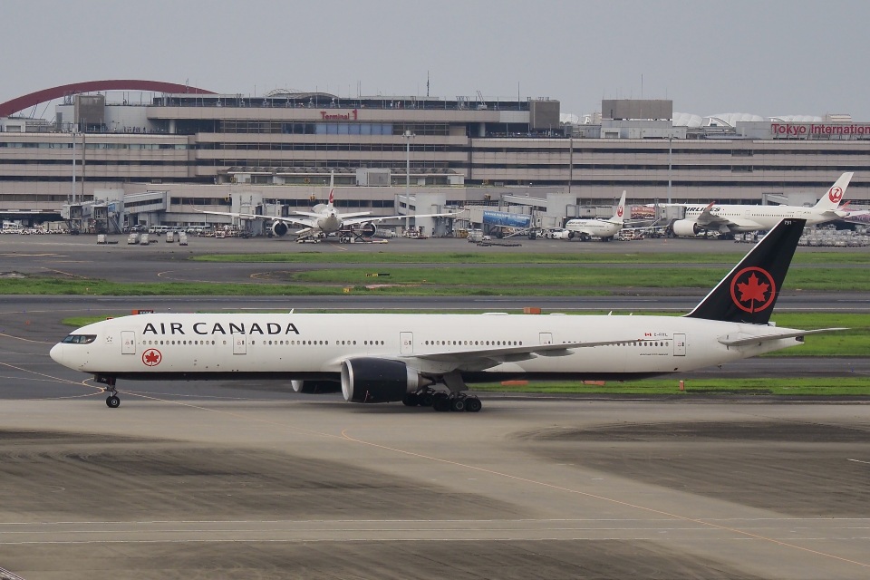 3/24…new! Air カナダ／Boeing777 1/150巨大モデル Amazon.com: 24-Hours Air Canada Boeing 777 Plane Model Alloy